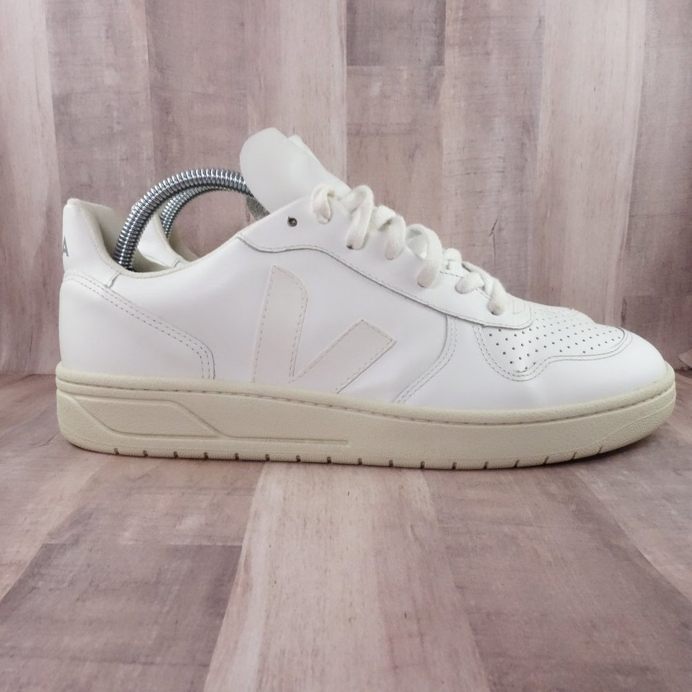 Veja Leather Sneakers Womens 10 V-10 Triple White Sustainable Organic Shoes